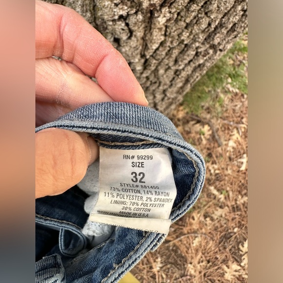 Level 99 Women’s Jean Shorts - Picture 2 of 4